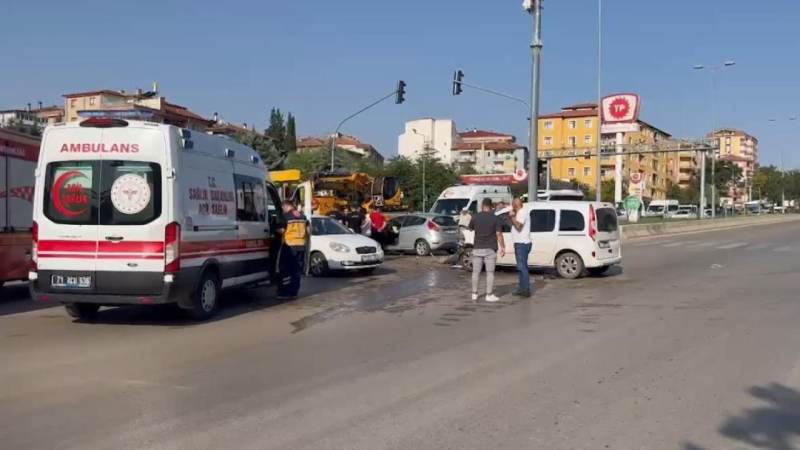 Kavga ettiği amcasını sokak ortasında tabancayla vurdu