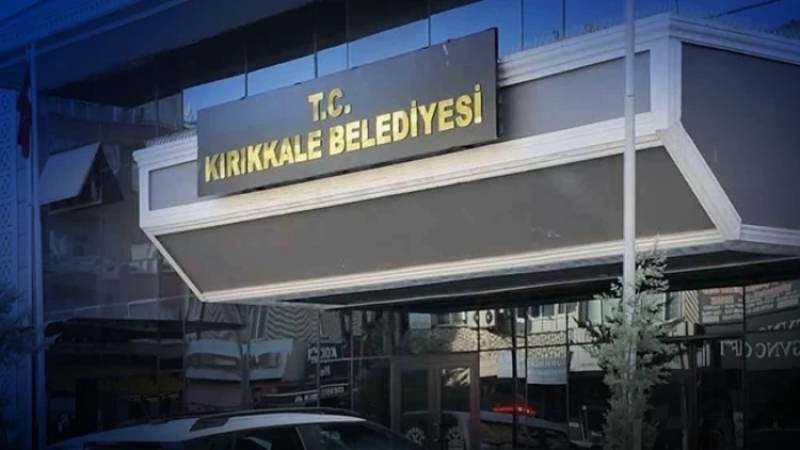 Kavga ettiği amcasını sokak ortasında tabancayla vurdu