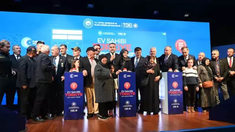 Kavga ettiği amcasını sokak ortasında tabancayla vurdu