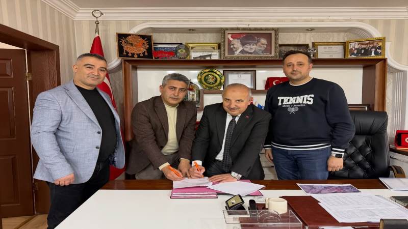 Kavga ettiği amcasını sokak ortasında tabancayla vurdu