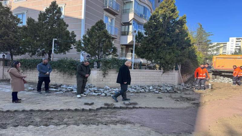 Kavga ettiği amcasını sokak ortasında tabancayla vurdu