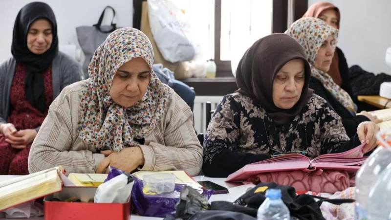 Kavga ettiği amcasını sokak ortasında tabancayla vurdu