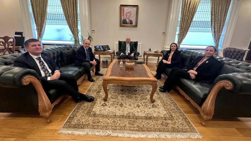 Kavga ettiği amcasını sokak ortasında tabancayla vurdu