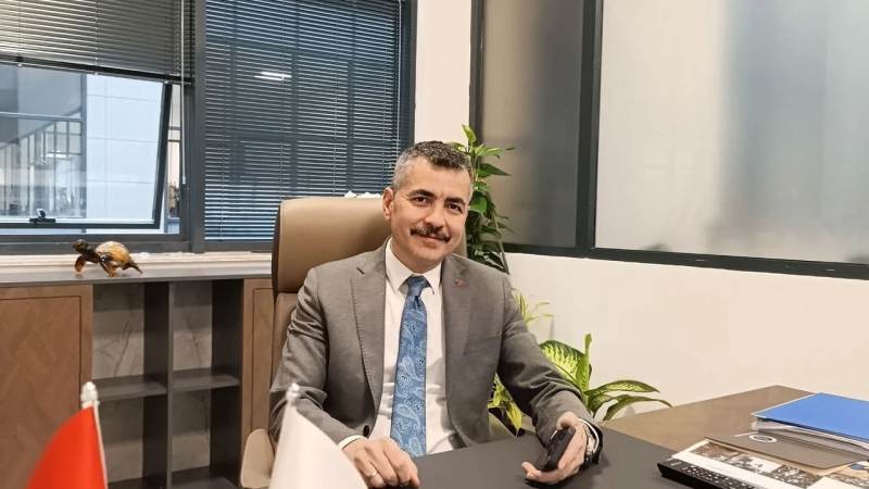 Kavga ettiği amcasını sokak ortasında tabancayla vurdu