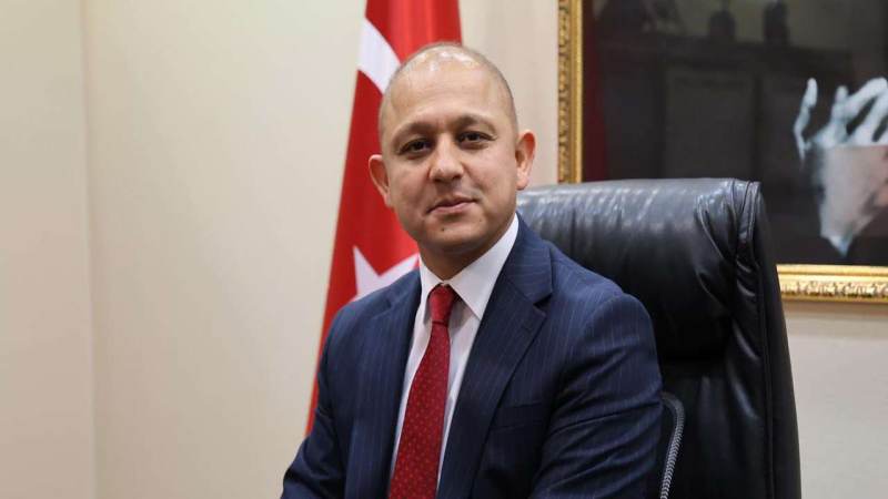 Kavga ettiği amcasını sokak ortasında tabancayla vurdu