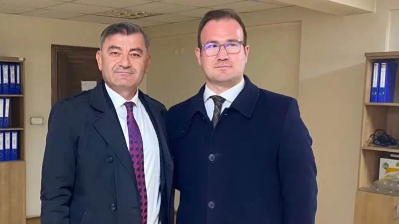 Kavga ettiği amcasını sokak ortasında tabancayla vurdu