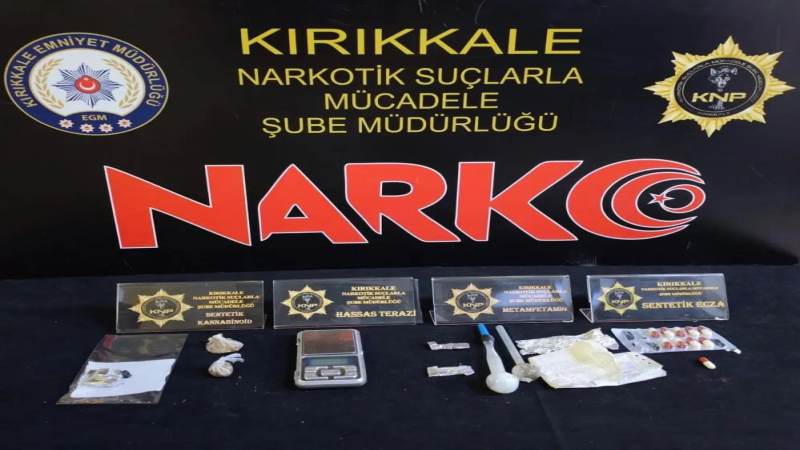 Kavga ettiği amcasını sokak ortasında tabancayla vurdu