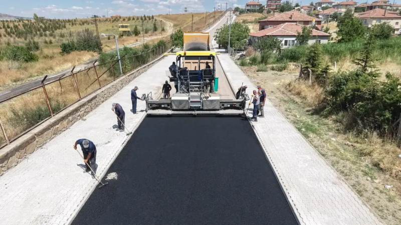 Kavga ettiği amcasını sokak ortasında tabancayla vurdu